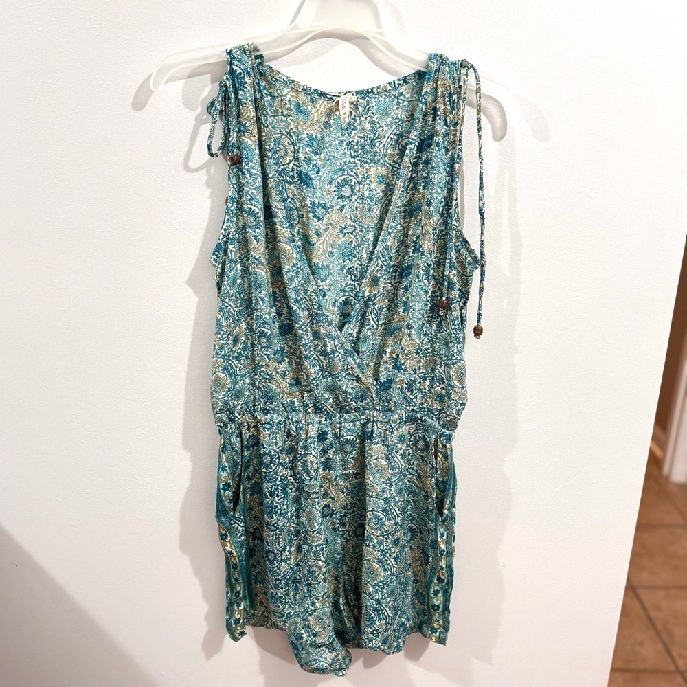 NWOT RAGA Floral Sleeveless Romper Size Medium
